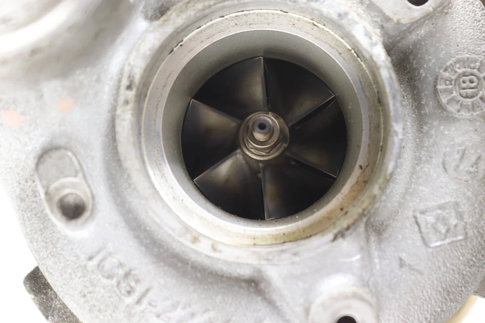 AUDI S8 2013-2014 4,0 L - turbocompresor izquierdo 079145721 Foto 4 de 4