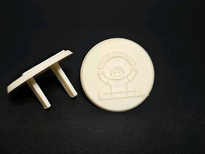 Vintage Discovery Toys Child Safe Electrical Outlet Safety Plugs Set of 2
