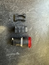 SIEMENS 3SB3 250-0AA21 PUSHBUTTON RED ROUND FLAT NEW OPEN BOX