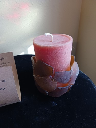100% Pure Beeswax Pillar Candle, Unscented in SEAGLASS HOLDER Authentic Glass - Picture 5 of 6