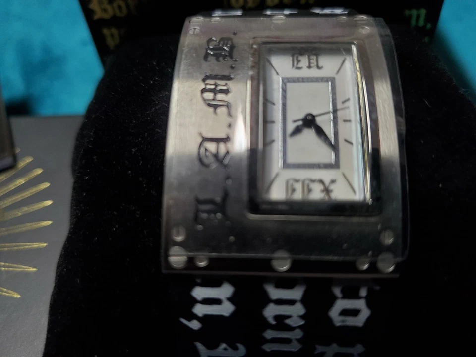 L.A.M.B. Gwen Stefani новый 1-е издание часы часы винтажный 2006 Y2K новый в коробке РЕДКАЯ!!️ - Изображение 2 из 4