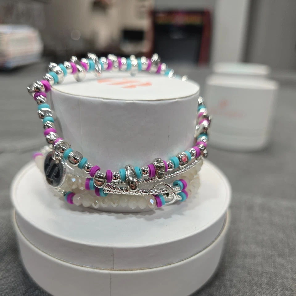 Bomb Party Summer Stacks 2023 Oh Shell Yeah Juego de 3 pulseras apilables RBP6062 Foto 4 de 4