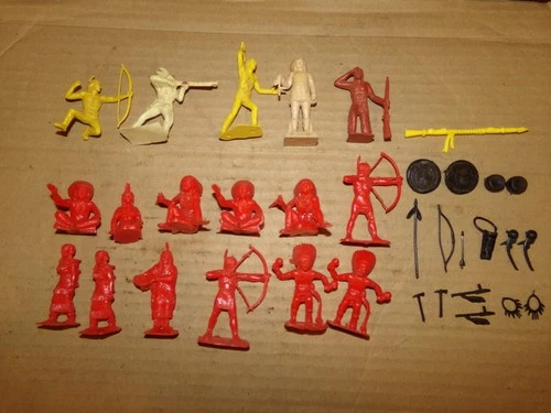 MARX FORT APACHE PLAYSET PLASTIC FORT  ACCESSORIES 17 INDIANS & ACCESSORIES