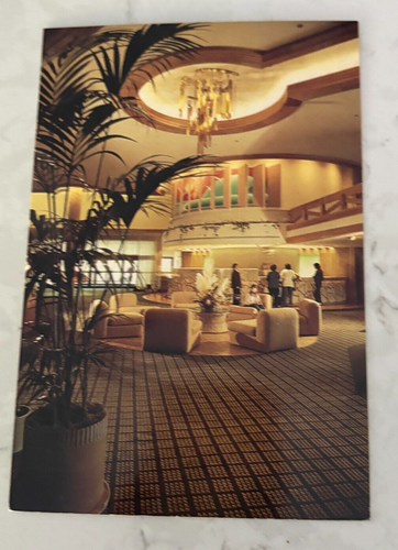 Vintage Lake Pfeilspitze Hilton Lodge Postkarte elegantes Mountain Resort Lobby Szene