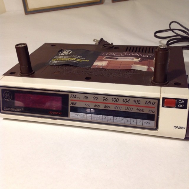 Ge Spacemaker Kitchen Am Fm Radio Undercabinet Digital Clock 7