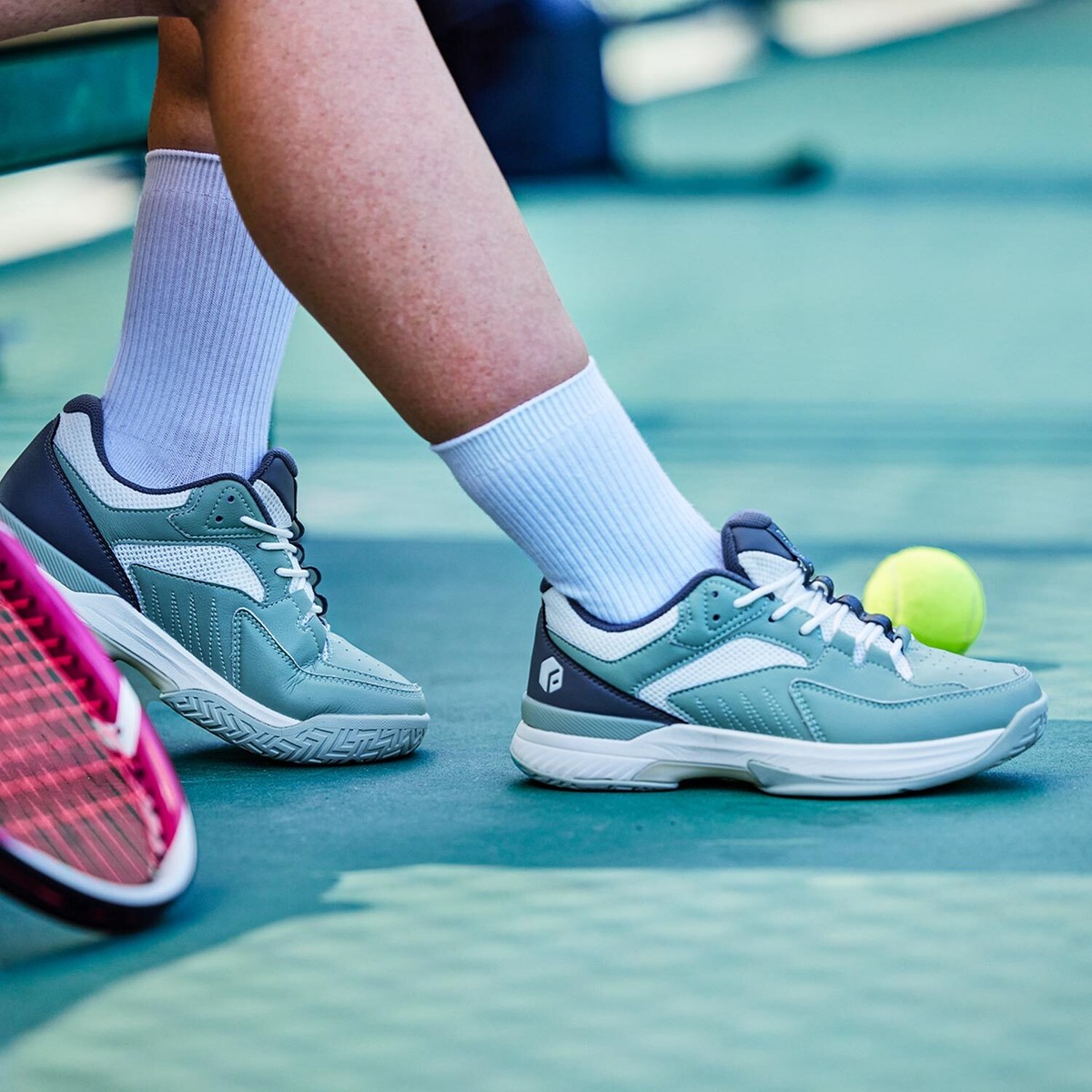 Buying guide: choosing the right wide-width pickleball shoe