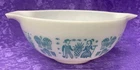 Vintage Pyrex White Turquoise Amish Butterprint 443 2 1/2 Qt. Cinderella Bowl
