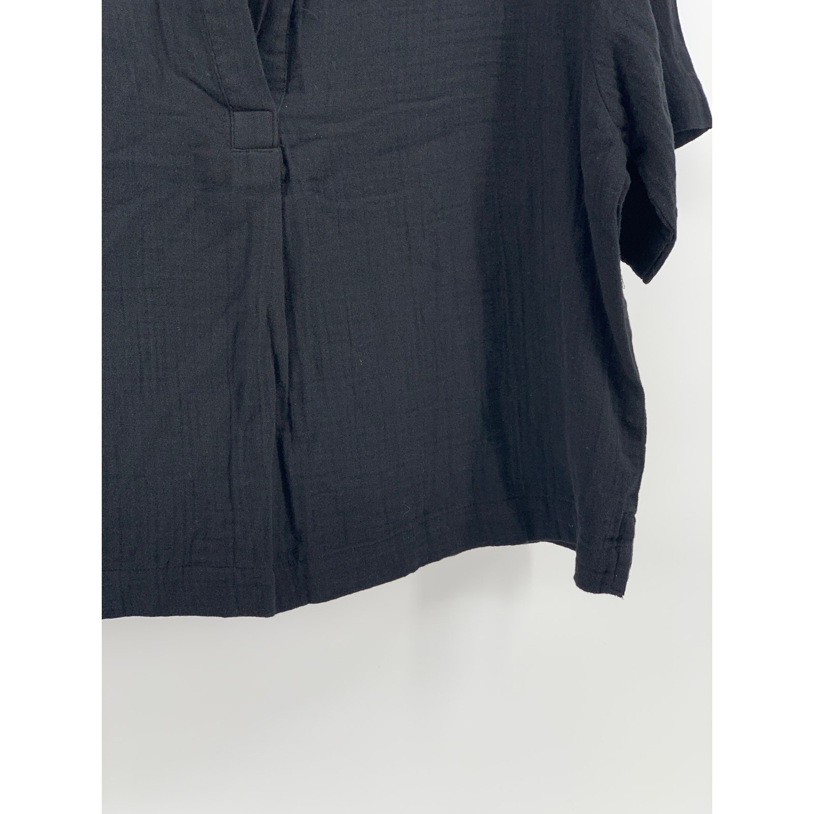 GAP Women's Black Solid Lightweight Split-Neck Sh… - image 7