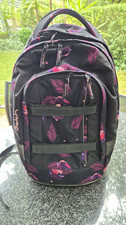 Satch Rucksack Schwarz Lila Pink Muster
