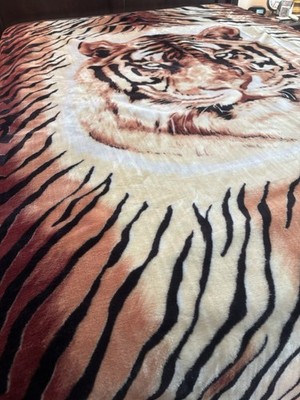 Large Queen Size Tiger/Lion Two Sided Blanket - Size 200 x 240cm
