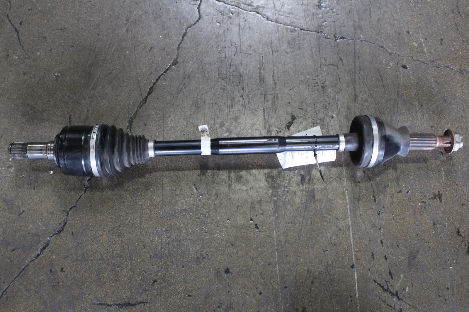 Maserati Quattroporte REAR+RIGHT Axle shaft P/N 670035263