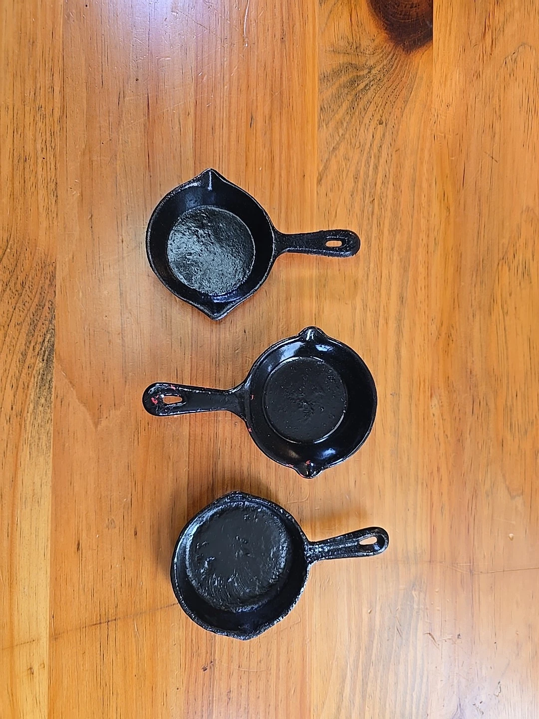 3 Vintage Miniature Cast Iron Skillets. E2