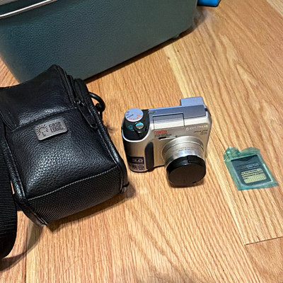 Olympus CAMEDIA C-720 Ultra Zoom 3MP 8x Compact Digital Camera Silver USB works