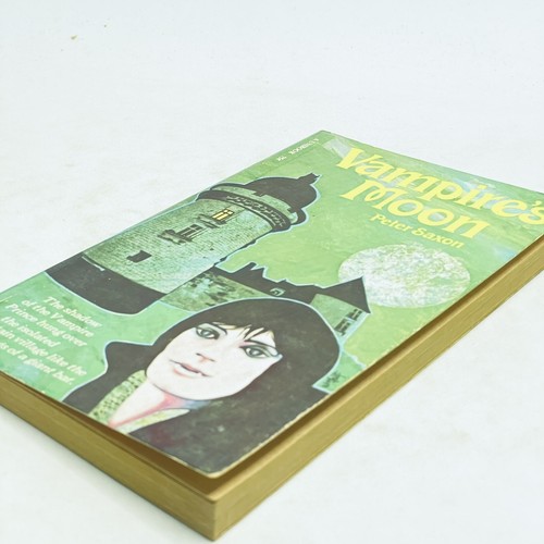 Vintage Gothic Horror Vampire's Moon Peter Saxon Paperback 1970 Novel - Picture 9 of 13