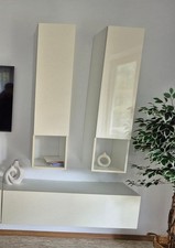 Wohnwand / Hängeschränke + Lowboard in creme + aufklappbarer Tisch