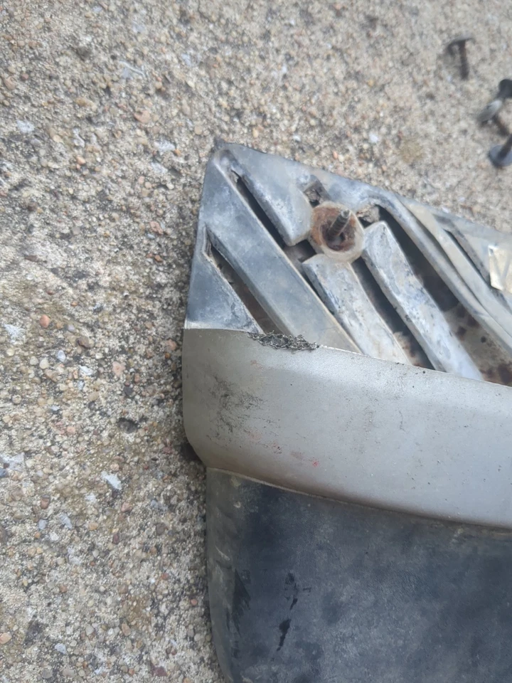 Guardabarros trasero para pasajero Nissan Pathfinder 98-03 - plateado Foto 3 de 4