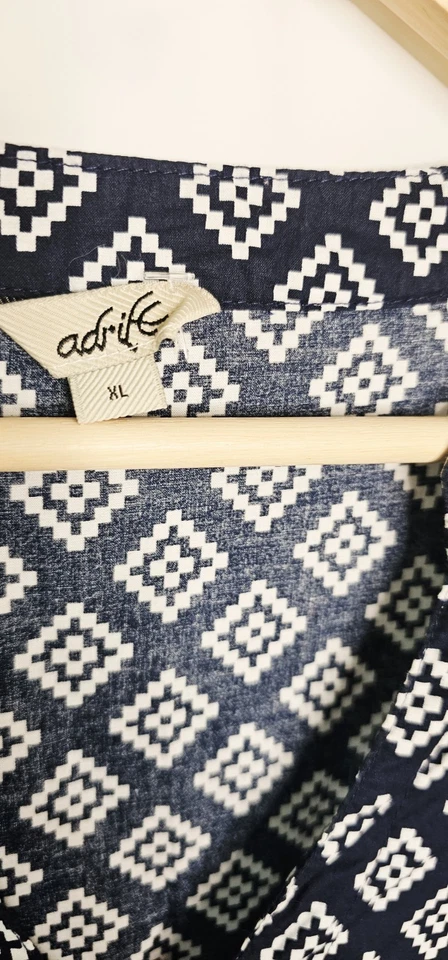 Adrift womens size XL Dark blue v neck short sleeve dress - image 2 of 4