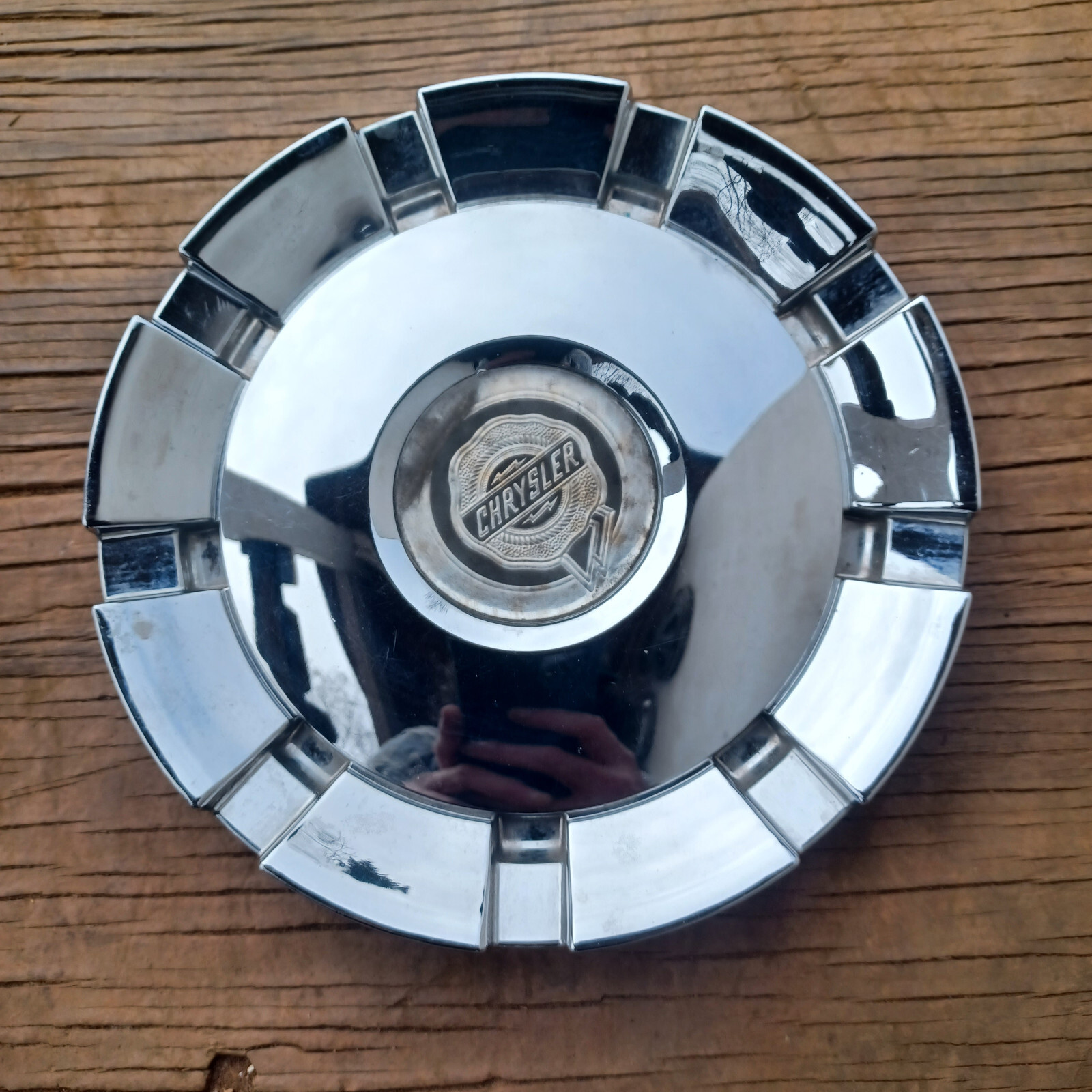 Chrysler 300 center cap, chrome, 2005-2006 part number 1DJ99 TRMAA 02