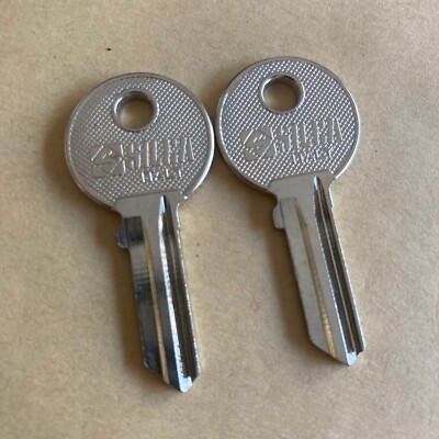 2x SILCA UNCUT BLANK UNI61R AUTOMOTIVE CAR KEY NOS NEW OLD STOCK