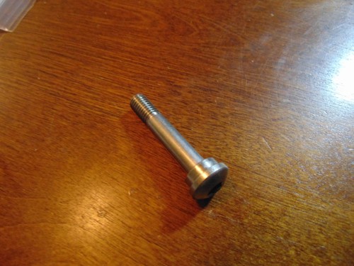 Honda ST1300 FRONT FENDER BOLT OEM 90106-MY3-780 - Picture 2 of 2