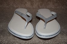 Women's Size 7/8 Metallic Silver Rhinestone Thong Flip Flop Sandals