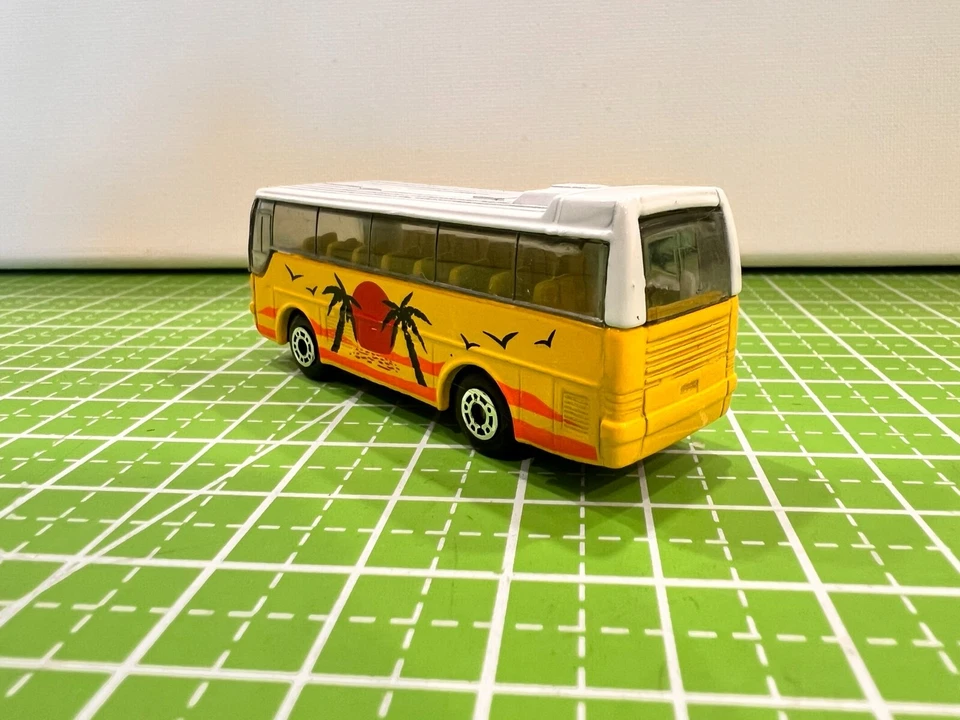 Matchbox Yellow Ikarus Coach Tour Bus 1986 1:64 Harder to find variation Exclnt - Image 3 of 4