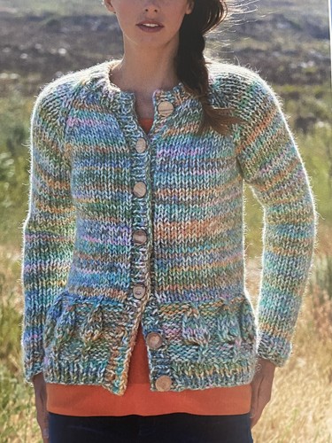 Damen Grobstrickjacke Blatt Spitzenband STRICKMUSTER lang + kurz Sirdar 8070 - Bild 5 von 7