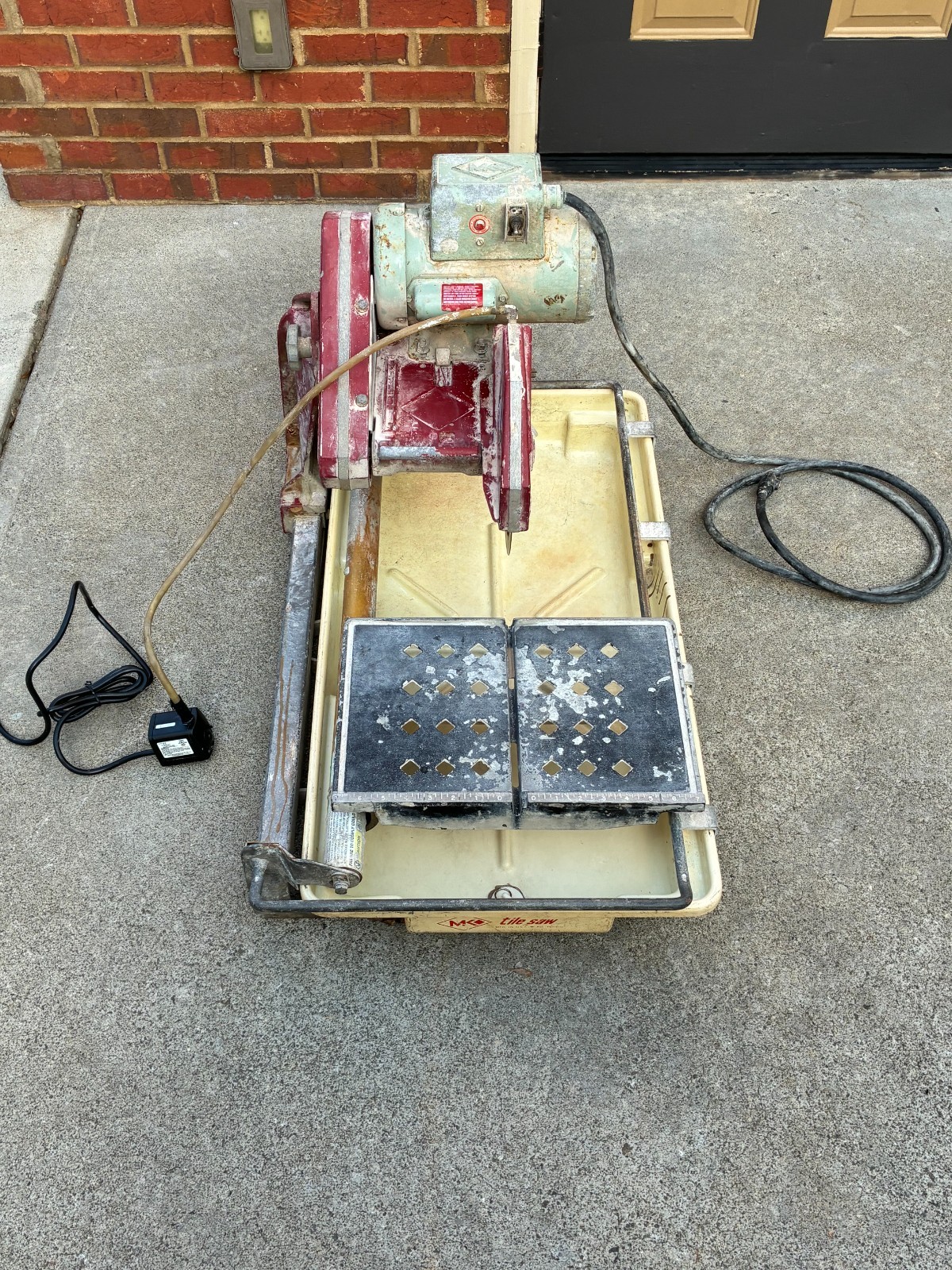 TILE SAW MK 101 series with diamond blade and in great shape