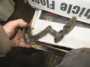 1984 SUZUKI LT185 OEM CHAIN TENSIONER SPUR sprocket gear arm