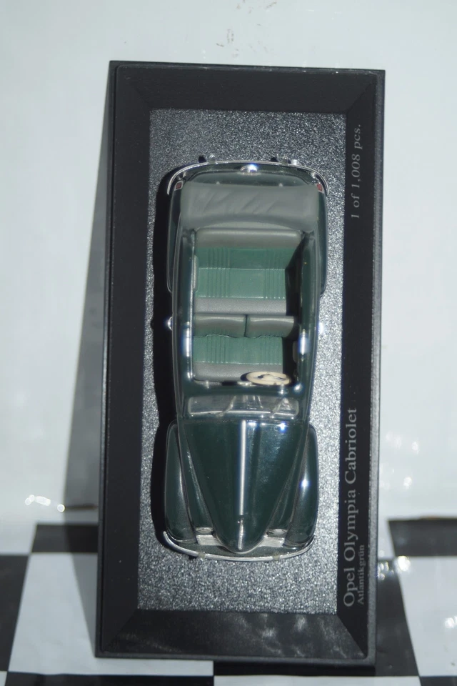 Minichamps Opel Olympia Cabriolet 1952 in Green 1:43 430 040434 - Image 2 of 4