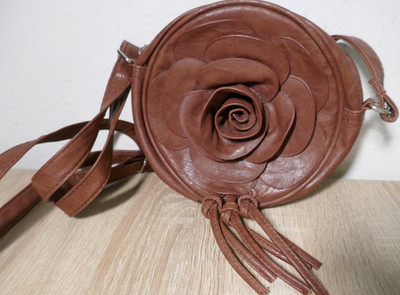  YONG SHUN KLEINE BRAUNE KUNSTLEDER SCHULTERTASCHE UNBENUTZT BLÜTEN APPLIKATION