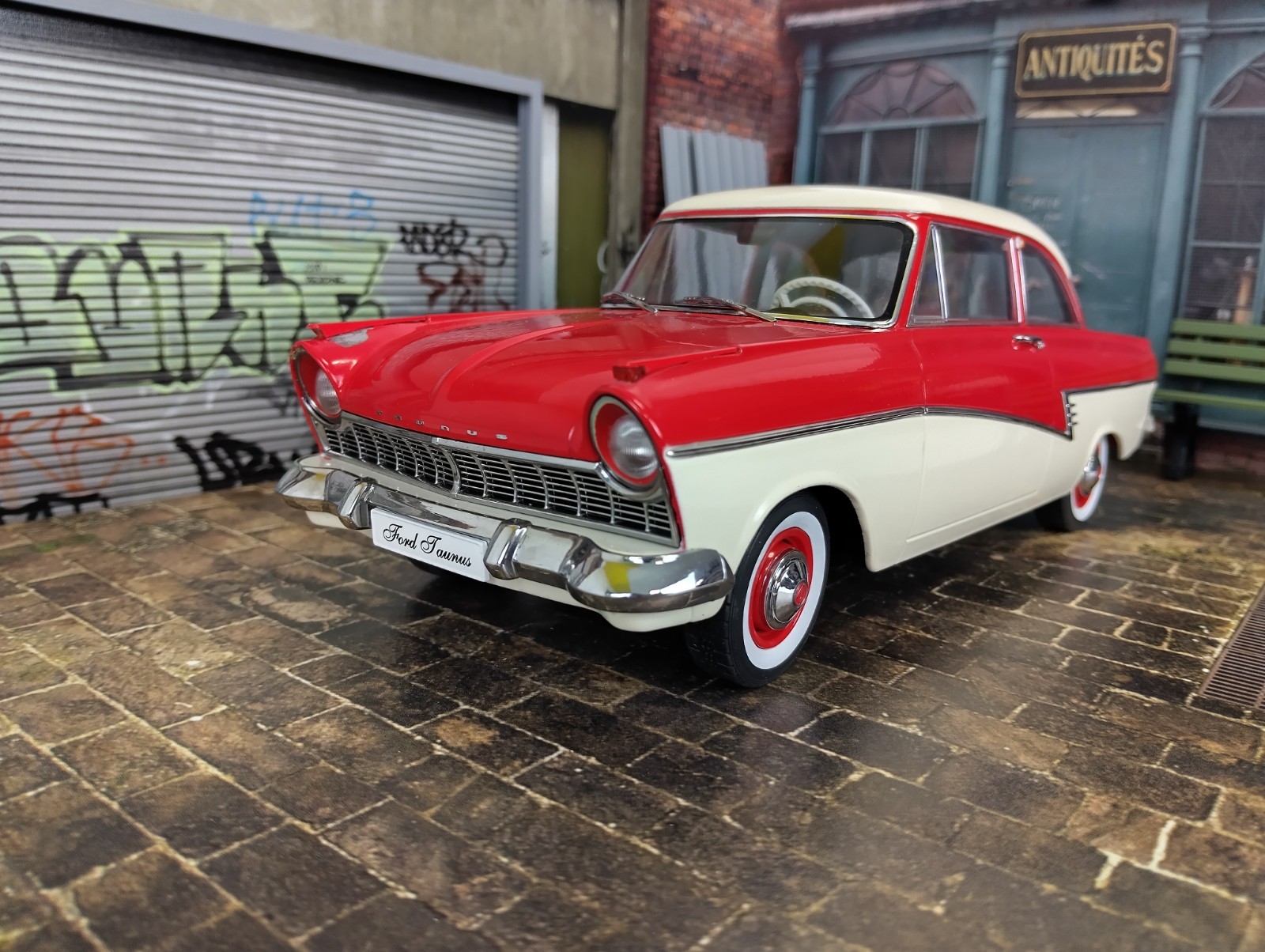 Antique Store & Garage 1:18 Scale Diorama Kit Model Car Display Scene 1/18