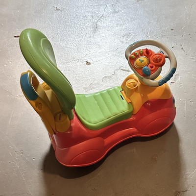 Chicco Rutscherfahrzeug für Kinder aus Kunststoff mit Lenkrad