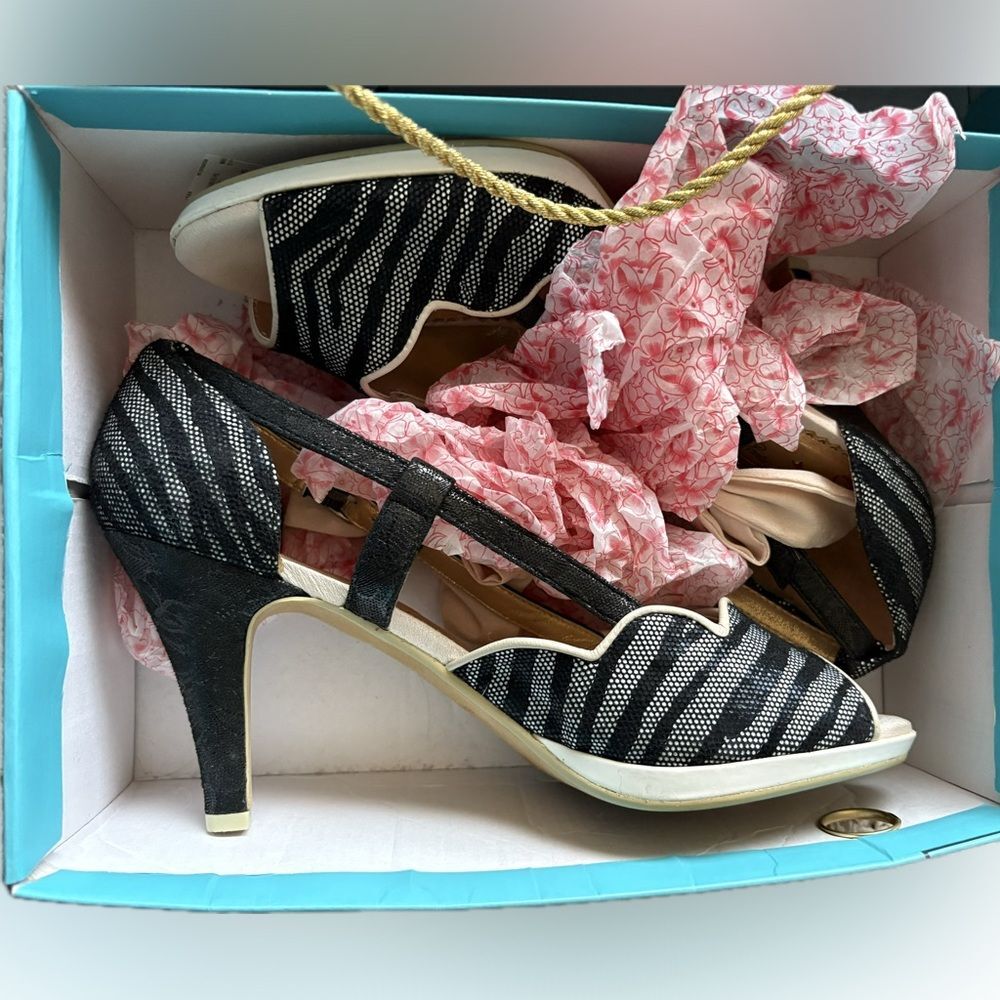 Poetic License peep toe Black 'lace' stilettos with pink bow - 9