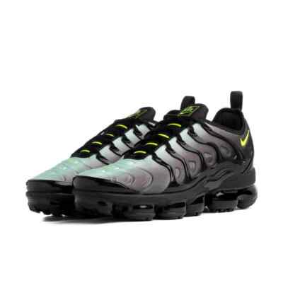 Men's 7 US Nike Air VaporMax Plus Neon CW7478-001 Running Shoes
