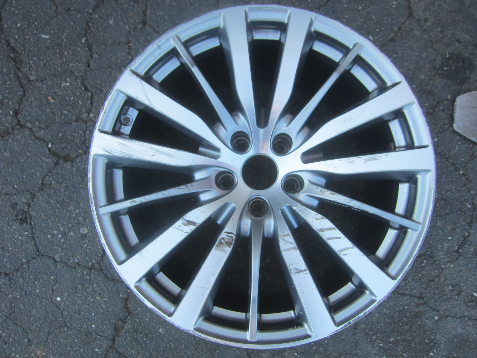 Maserati Ghibli - Rear Wheel / Rim # 670016856
