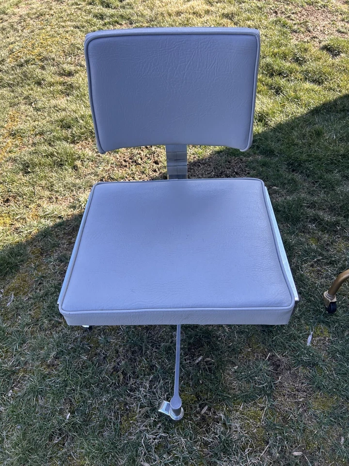 De colección Designcraft Metal Mfg. Silla de oficina Mid-Century - Base cromada vinilo gris Foto 4 de 4