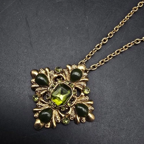 Avon Green Rhinestone Pendant Necklace Gold Tone Vintage Costume Jewelry