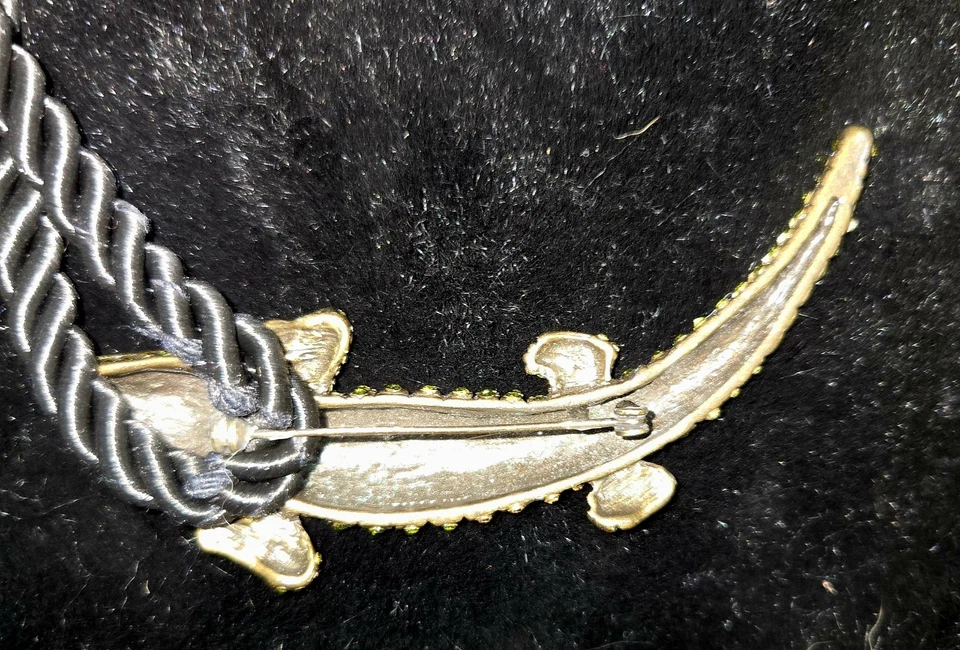 HEIDI DAUS CROCODILE Alligator  CRYSTAL PIN  BROOTCH Elegant Essentials Cord Box - Image 3 of 4