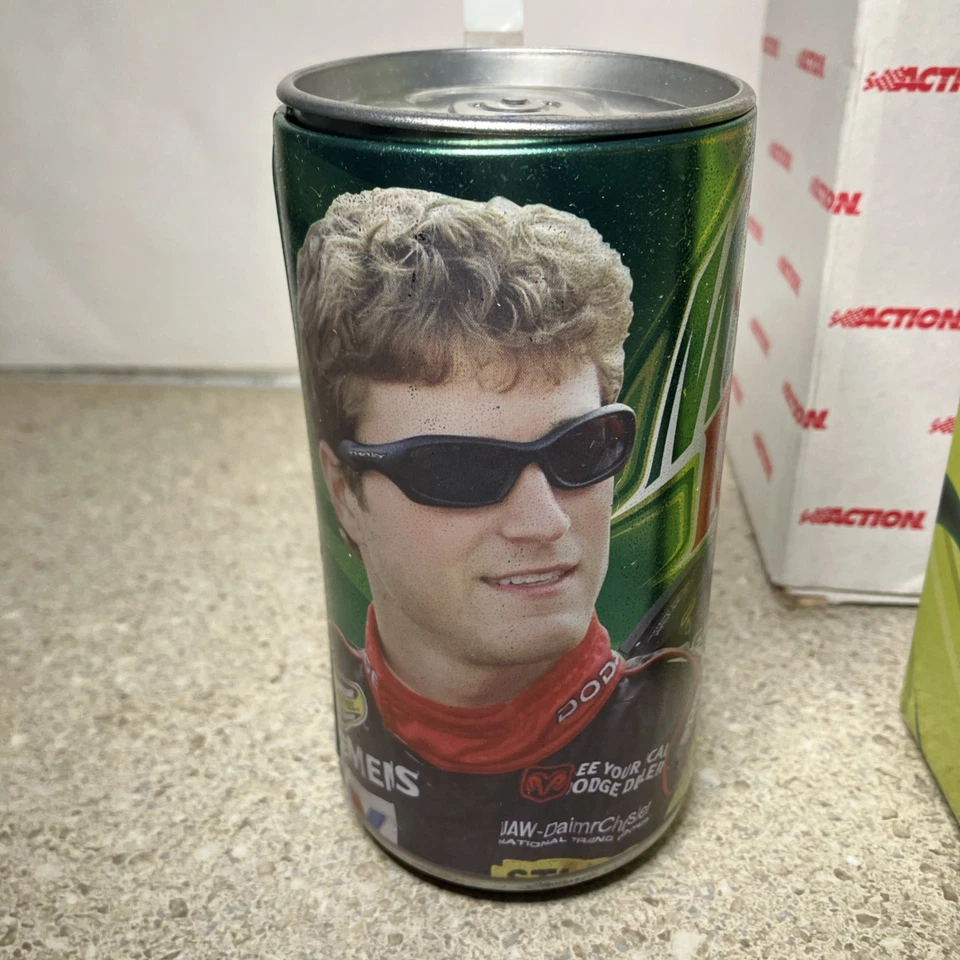 #9 LOTE DE LATAS DE ROCÍO Y MÁQUINA EXPENDEDORA KASEY KAHNE MOUNTAIN 2004/2005 color líquido Foto 3 de 4