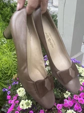 Vintage Women's Heels Holt Renfrew New Never Worn 8.5 US Retails $450