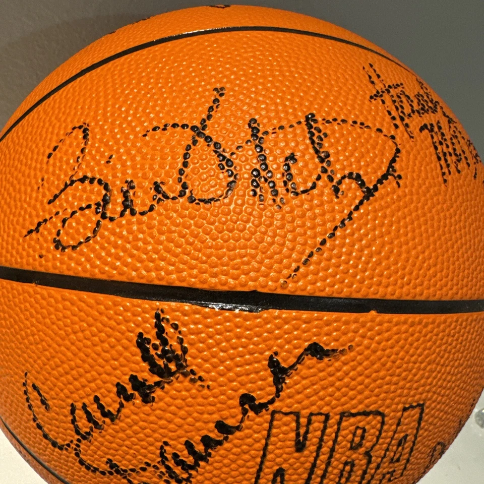 14 Autographs - Vintage 1990’s Houston Rockets Signed NBA Basketball - Image 4 of 4