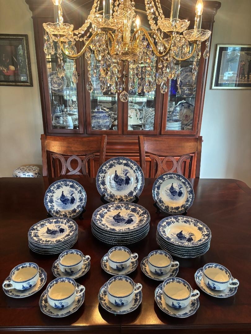 VINTAGE~WILLIAM JAMES FARMYARD BLUE ROOSTERS 40PC. EIGHT PLACE