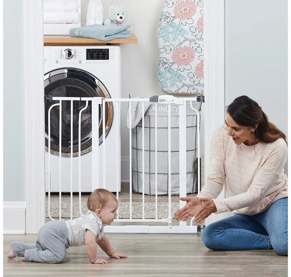 Regalo Extra Wide Baby Gate 38.5" Pressure Mount with 6" Extension Kit - Image 2 of 4