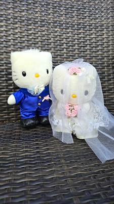 2000 Sanrio Dear Daniel & 2000 Hello Kitty In Wedding Gowns