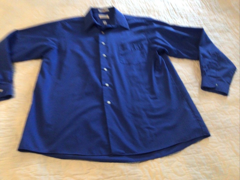 Van Heusen Mens Shirt Size Large 16 1/2 (34-35) Button Up Long Sleeve Blue