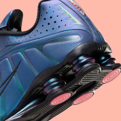靴 Nike Shox R4 HQ3446-001 28cm Nike Shox R4 'Iridescent' HQ3446-001