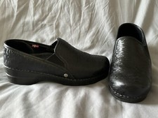 Sanita Professional Clogs Pixel Pattern Leather Black Womens 39 7.5-8 EXC Emboss