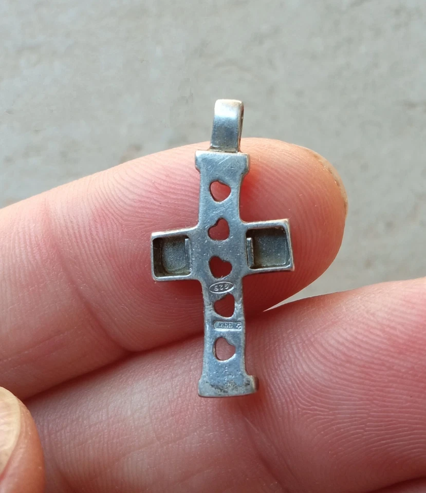 Vintage piccolo crocifisso traforato in argento 925, small silver crucifix - Immagine 2 di 3