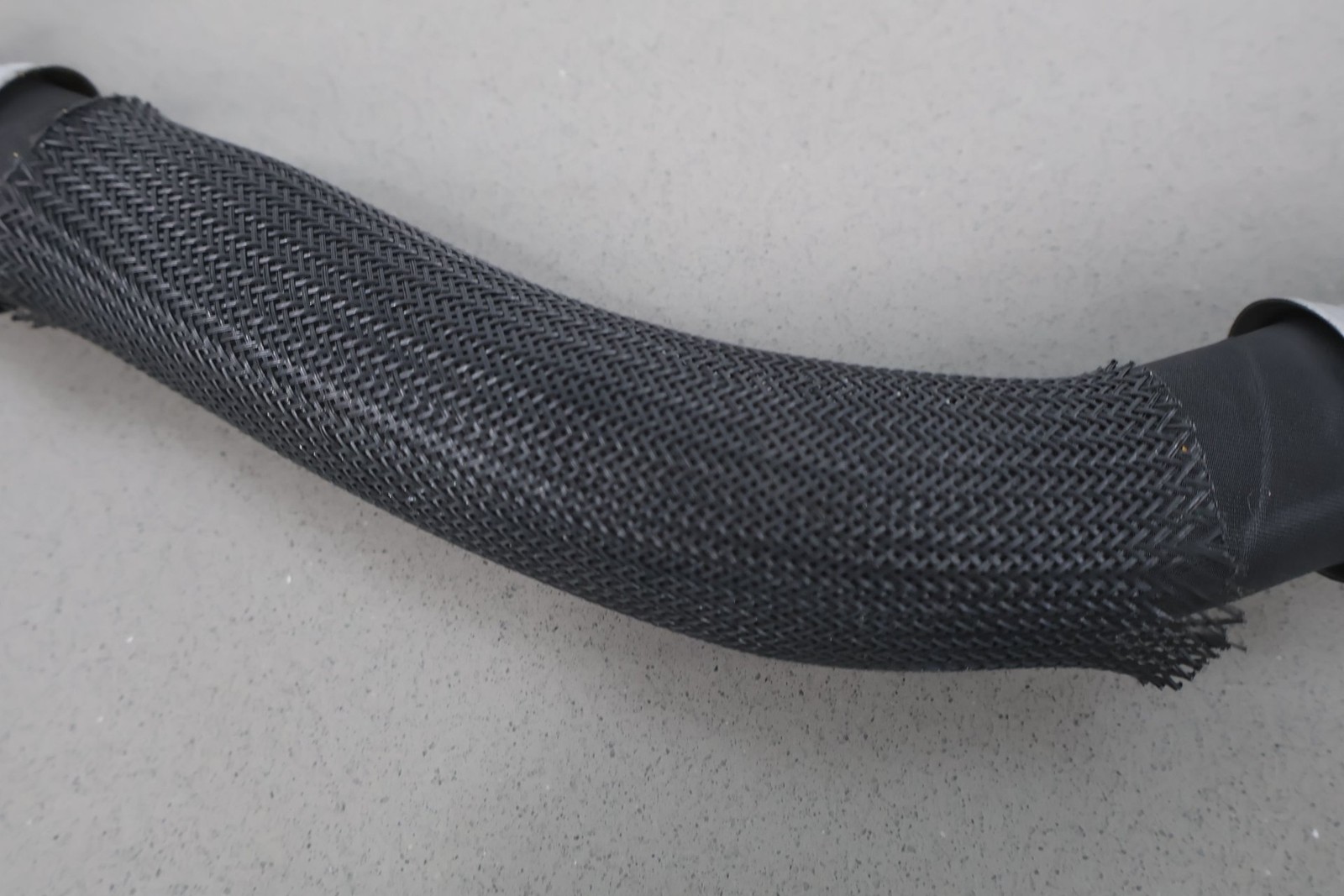 2009 Aston Martin V8 Vantage 4.7L Oiler Cooler Pipe Outlet (9G33-6B748-AC)